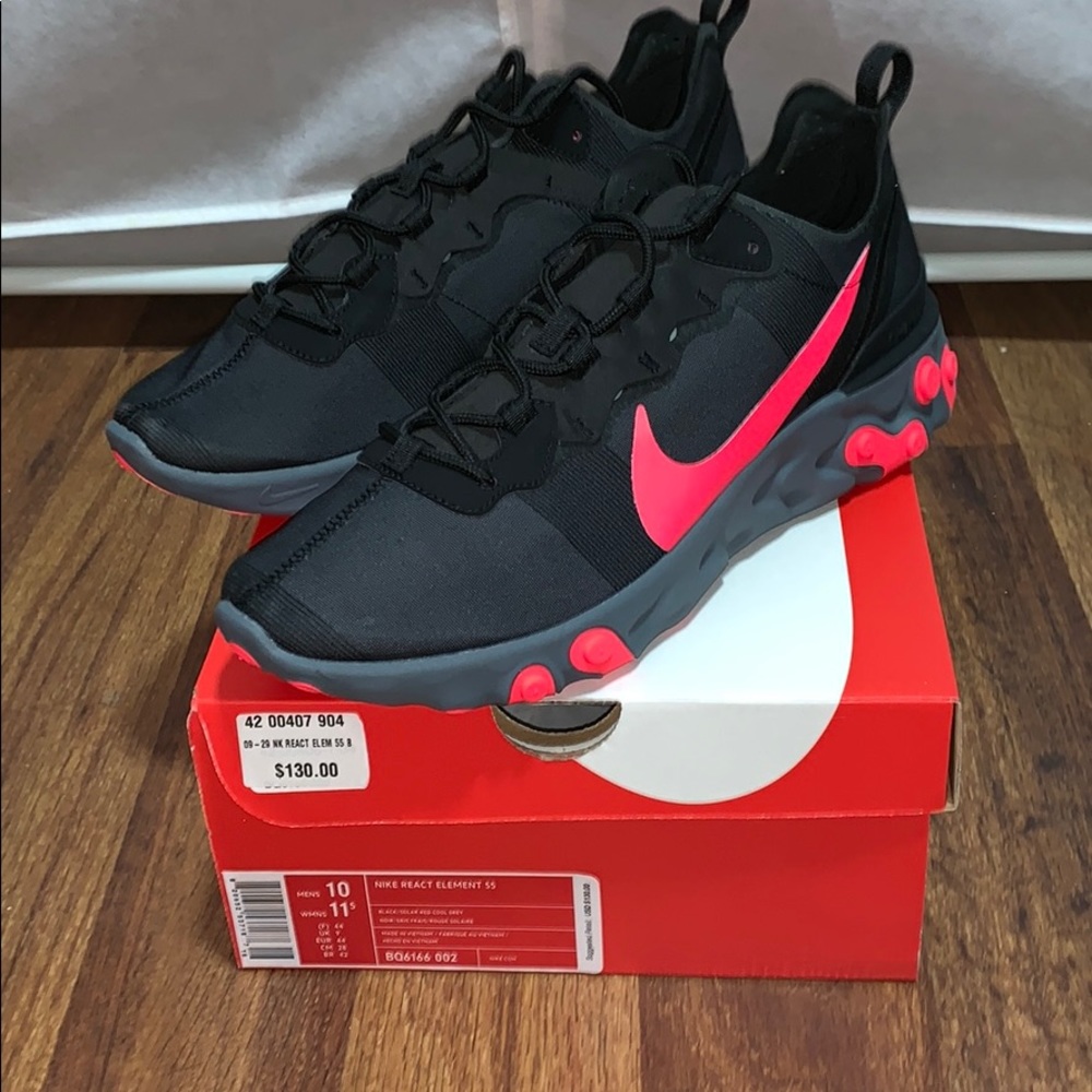Men’s or Woman’s Nike Sneakers